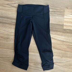 Lululemon Stop At Nothing Crop
Color: Black
Size: 4